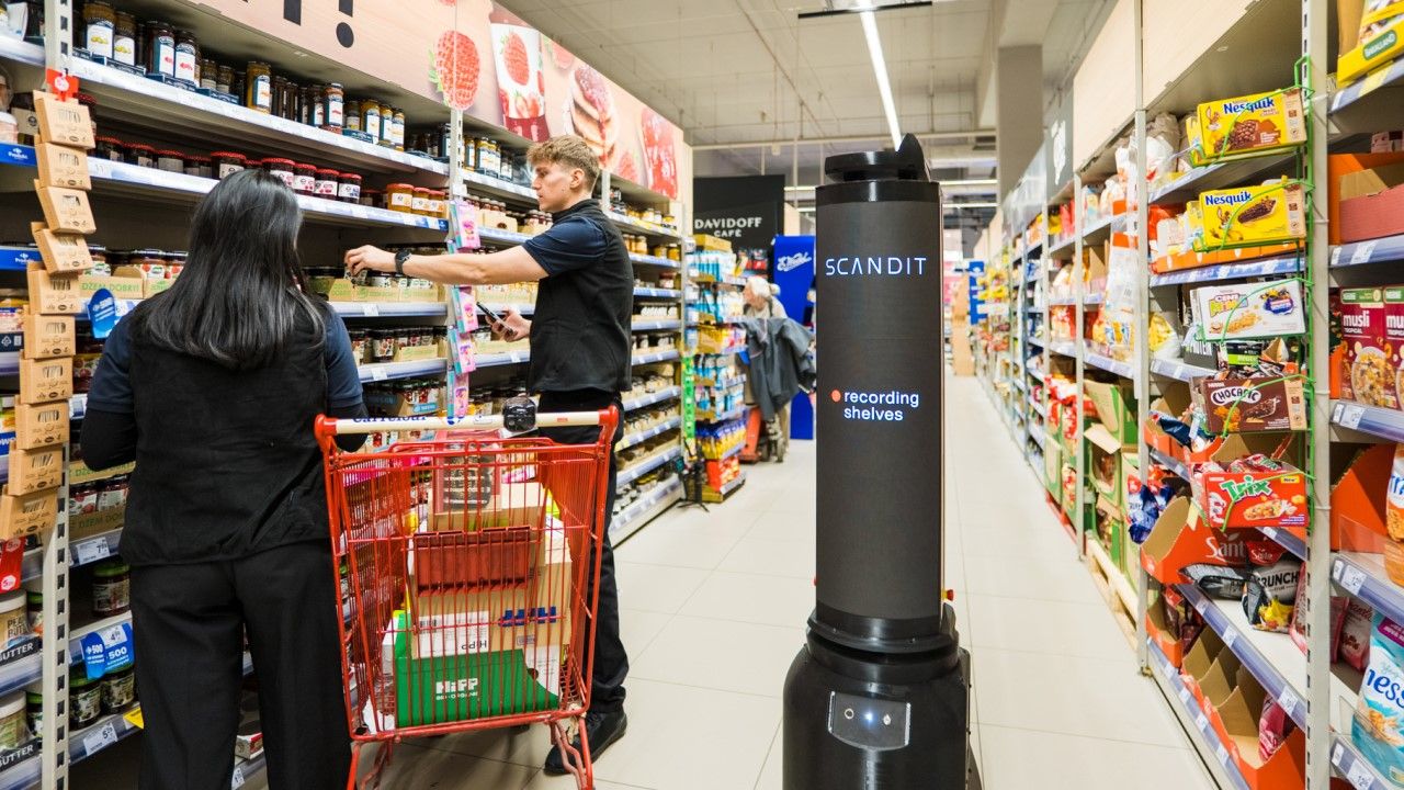 Autonomous robot using vision AI to monitor shelves